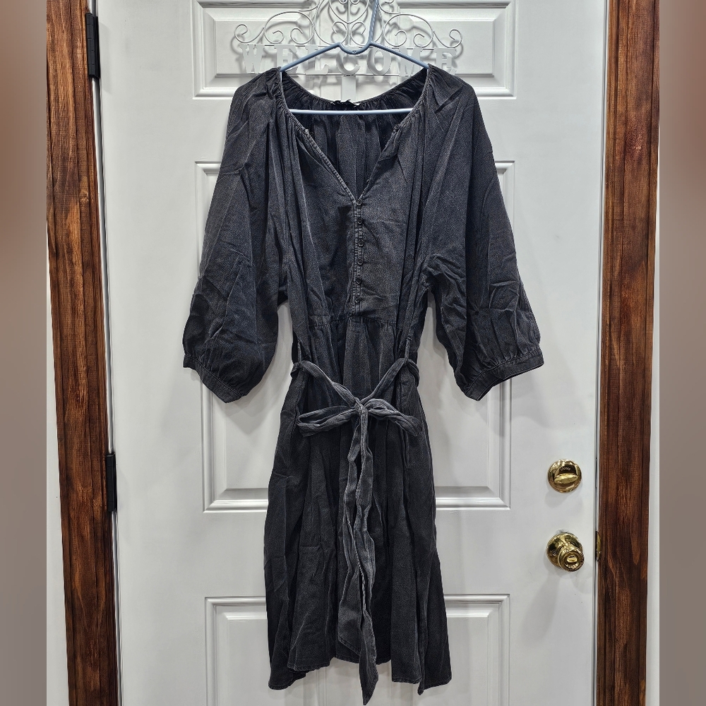 Chic Black Dress with Tie Waist